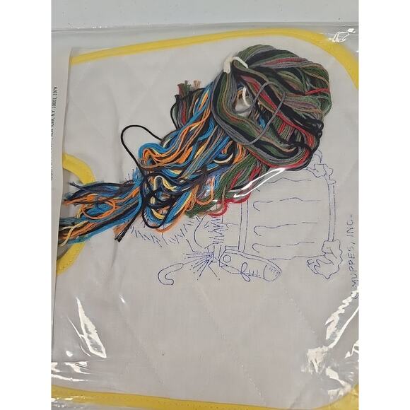 Vintage Vogart Crafts Sesame Street Craft Kit Baby Bib Cookie Monster Oscar New - Picture 6 of 7